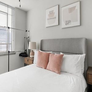 American Life Apartments By Landing